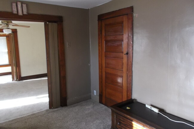 LIVING ROOM - 800 N Lincoln Ave