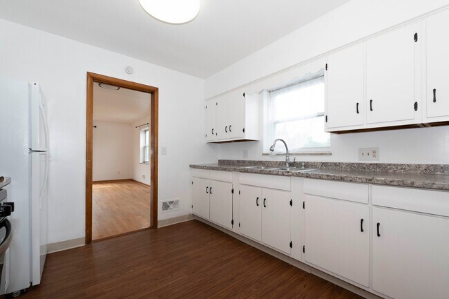 Foto del edificio - 3174 Sherbrooke Rd