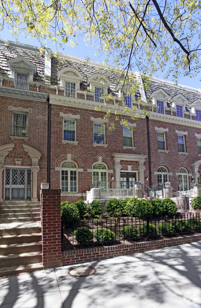 Primary Photo - 2818 Connecticut Ave NW
