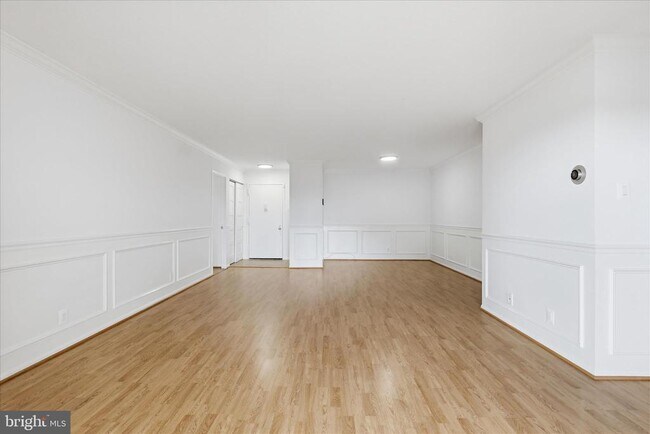 Building Photo - 309 Yoakum Pkwy