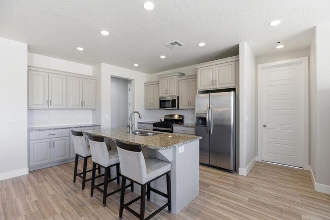 Foto del edificio - Brio Beauty! 3 Bedroom Home with View and RV Parking!