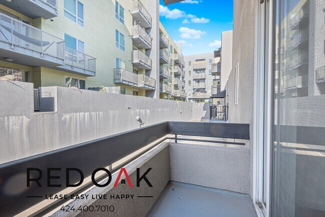 Building Photo - Stunning Junior One Bedroom with Two Priva...