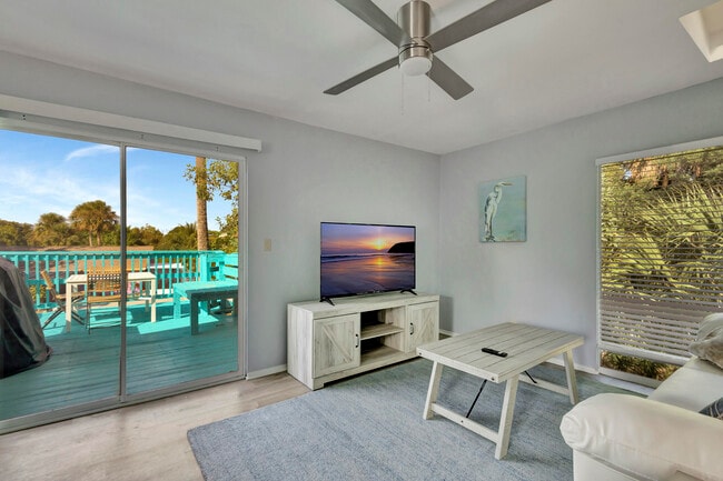 Building Photo - 8225 S Indian River Dr