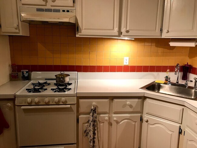 Building Photo - 71 Parkman St