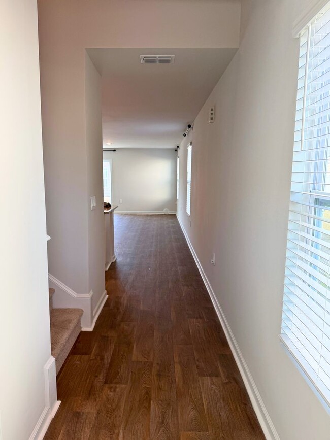 Building Photo - Practically brand new 4 bedroom home !