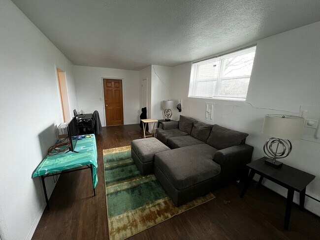 Foto del edificio - Plex Holdings - 2121 9th Ave S