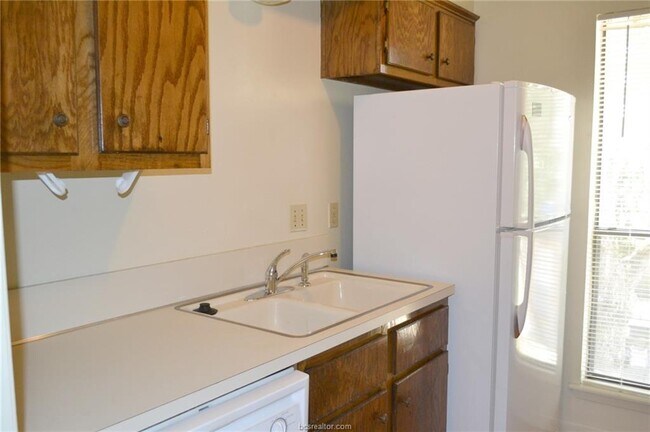 Building Photo - 2404 Bandera Dr