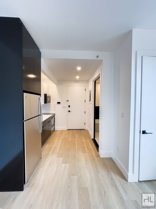 Building Photo - Crown Heights / Sunlit Studio 1-Bath / New...