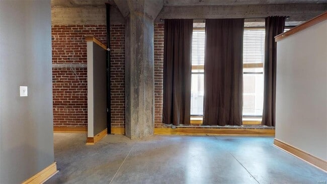 Bedroom connects to the walk in closest then to the bathroom - 1601 Washington Ave