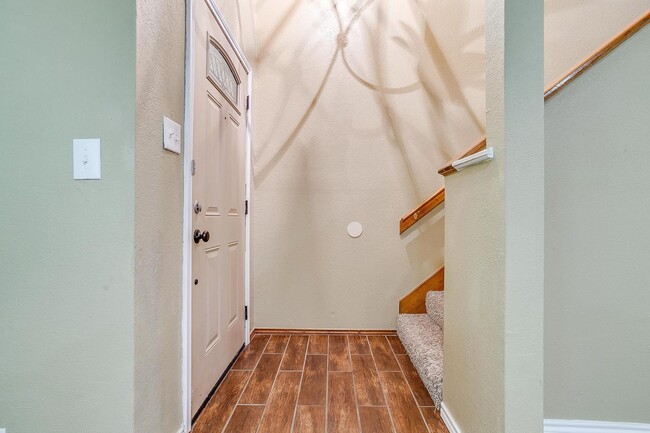 Building Photo - Lago Vista Drive Duplex
