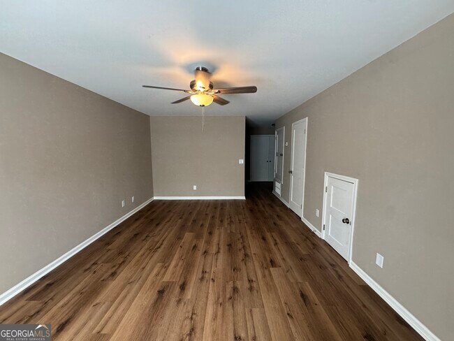 Foto del edificio - 4235 Debby St