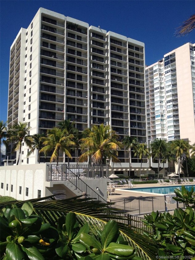 2625 Collins Ave Unit 315, Miami, FL 33140 - Condo for Rent in Miami ...