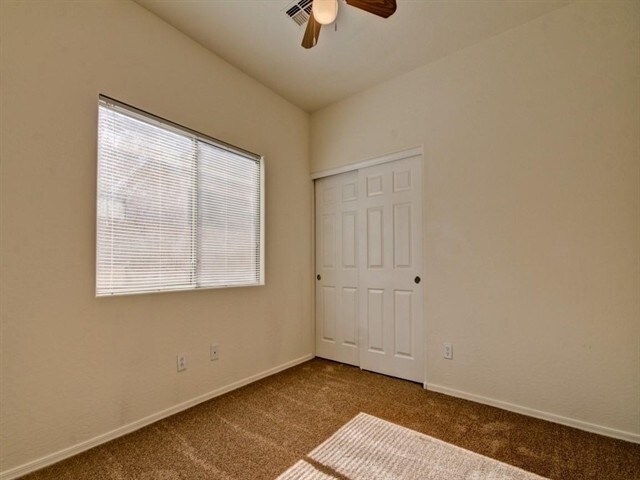 Foto del edificio - 8808 W Hess St