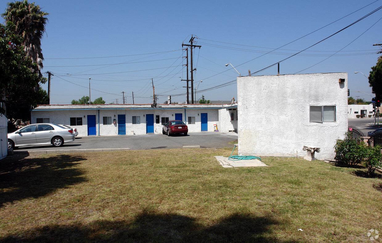 Building Photo - 432 N Centinela Ave