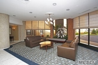 Foto del edificio - 854 E Broadway