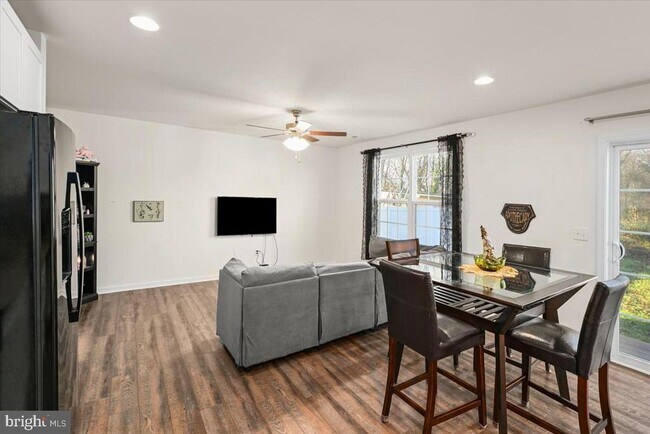 Foto del edificio - 105A S West St