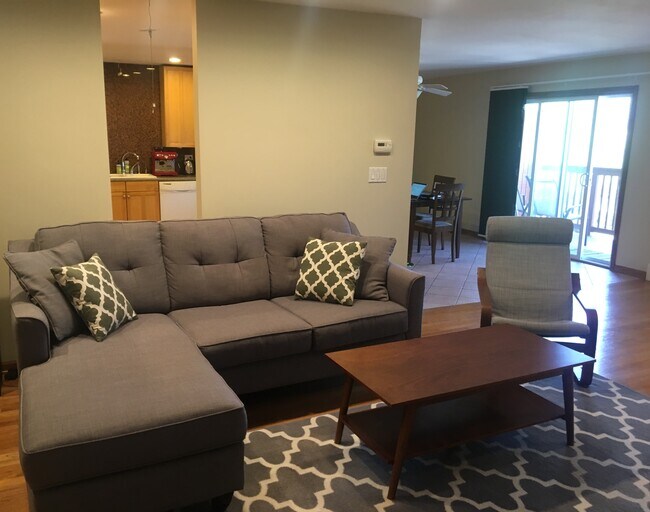 Foto del edificio - 744 Dempster St