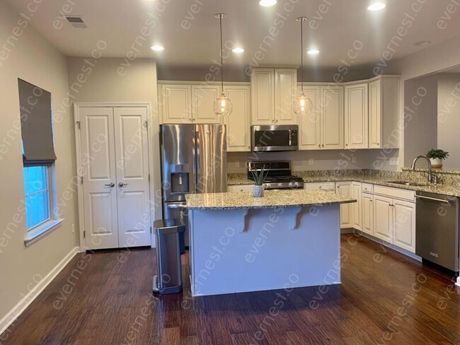 Building Photo - 5504 Riverside Heights Way