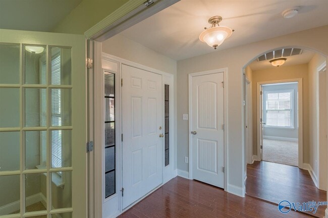 Building Photo - 6812 Wintercrest Way SE