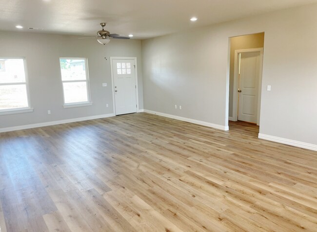 Foto del edificio - Over 0.5 acre lot/Off Hwy 70/Quiet neighborhood