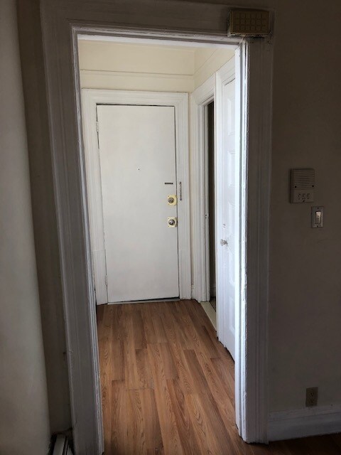 Foyer - 5611 Catalpa Ave