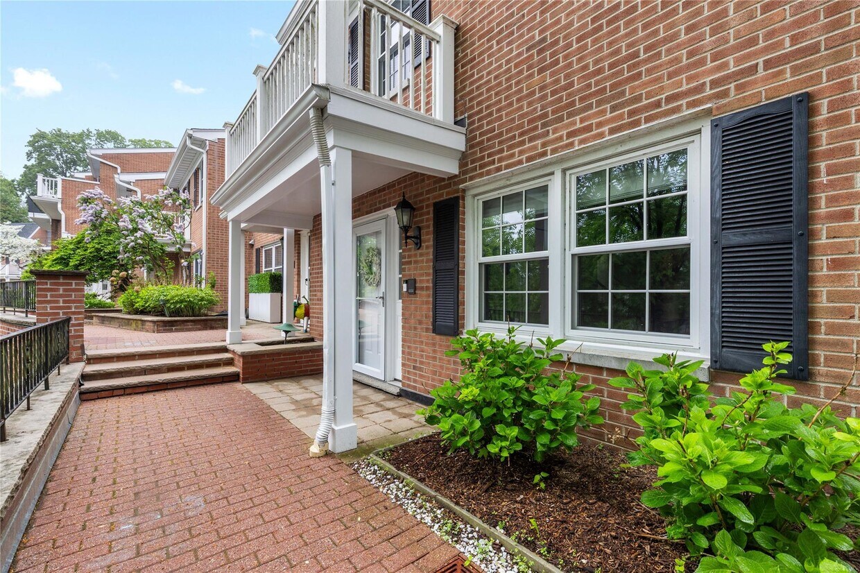 Foto principal - 1050 Boston Post Rd