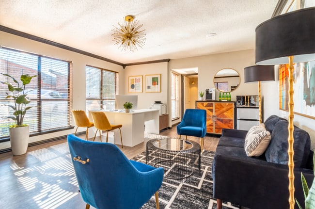 Stylish Clubhouse Lounge with Comfortable Seating - Fountains of Jupiter