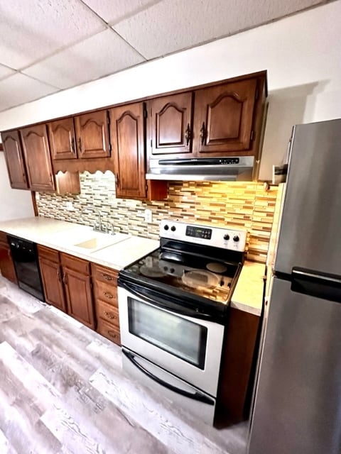 428 Locust St, 1st Fl - Kitchen 2 - 428 Locust St