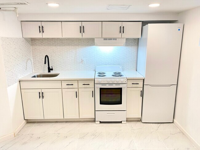 Foto del edificio - 22402 Braddock Ave
