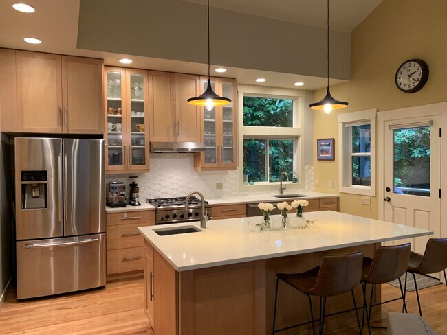 Building Photo - 8720 Golden Gardens Dr NW