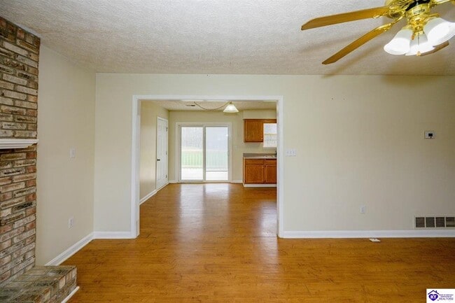 Building Photo - 1112 Lincoln Dr