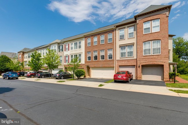 Building Photo - 22870 Livingston Terrace