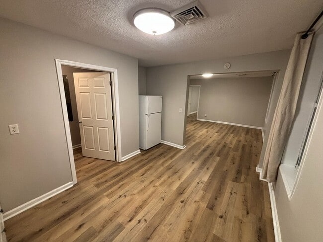 Building Photo - 1522 Main St