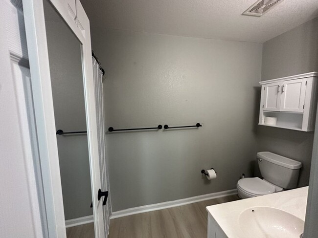 Building Photo - Beautiful Town Home + Deck & Patio + Easy ...
