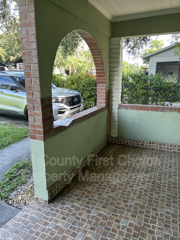 Building Photo - 220 S Hillcrest Ave