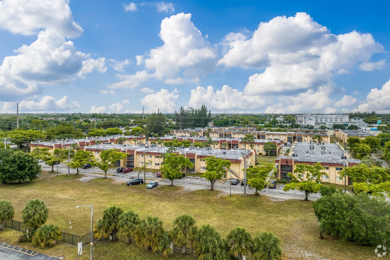 Foto del edificio - 2910-2946 NW 55th Ave