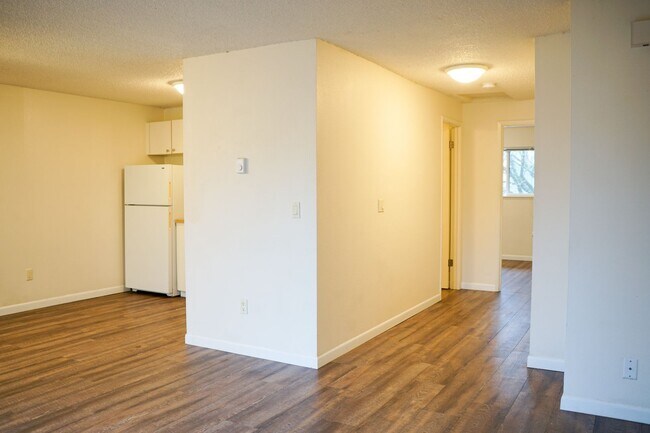 Foto del edificio - Tranquil 2nd Floor 1 Bed, Large Private Deck, Close to Mt. Hood Community College!