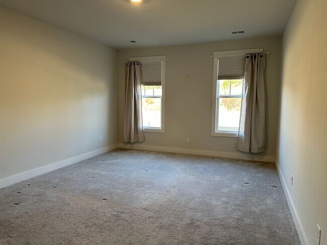 Foto del edificio - 521 Robinwood Pl