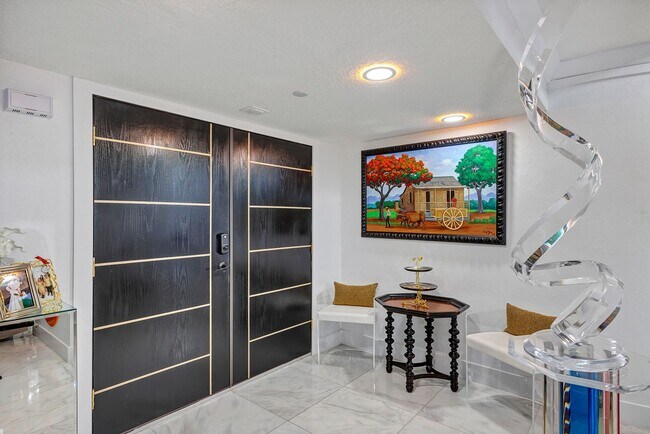 Foto del edificio - 530 E Central Blvd