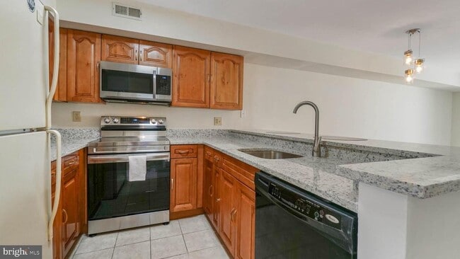 Building Photo - 26 Queen Anne Way