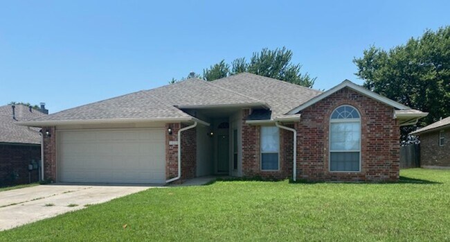 Building Photo - 1609 Tara Dr
