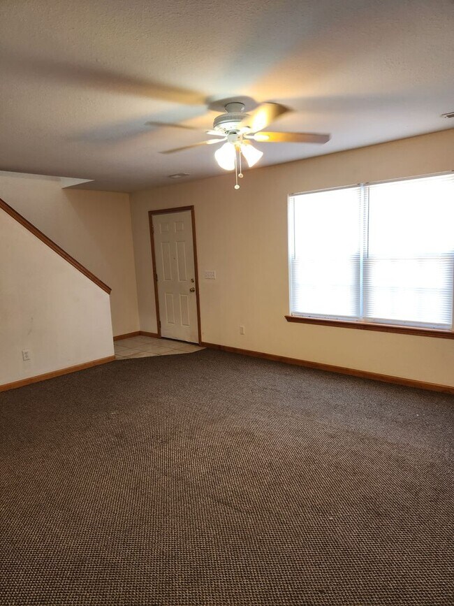 Foto del edificio - 3206 Elm Grove Dr