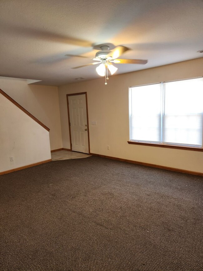 Building Photo - 3206 Elm Grove Dr