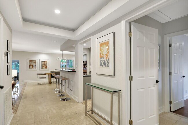 Foto del edificio - 1128 W Cypress Dr