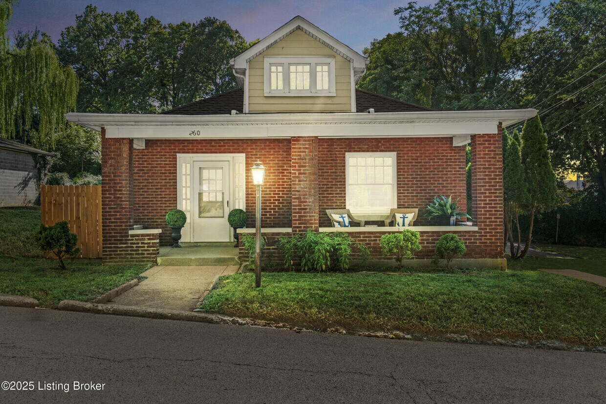 Foto principal - 260 Thompson Ave