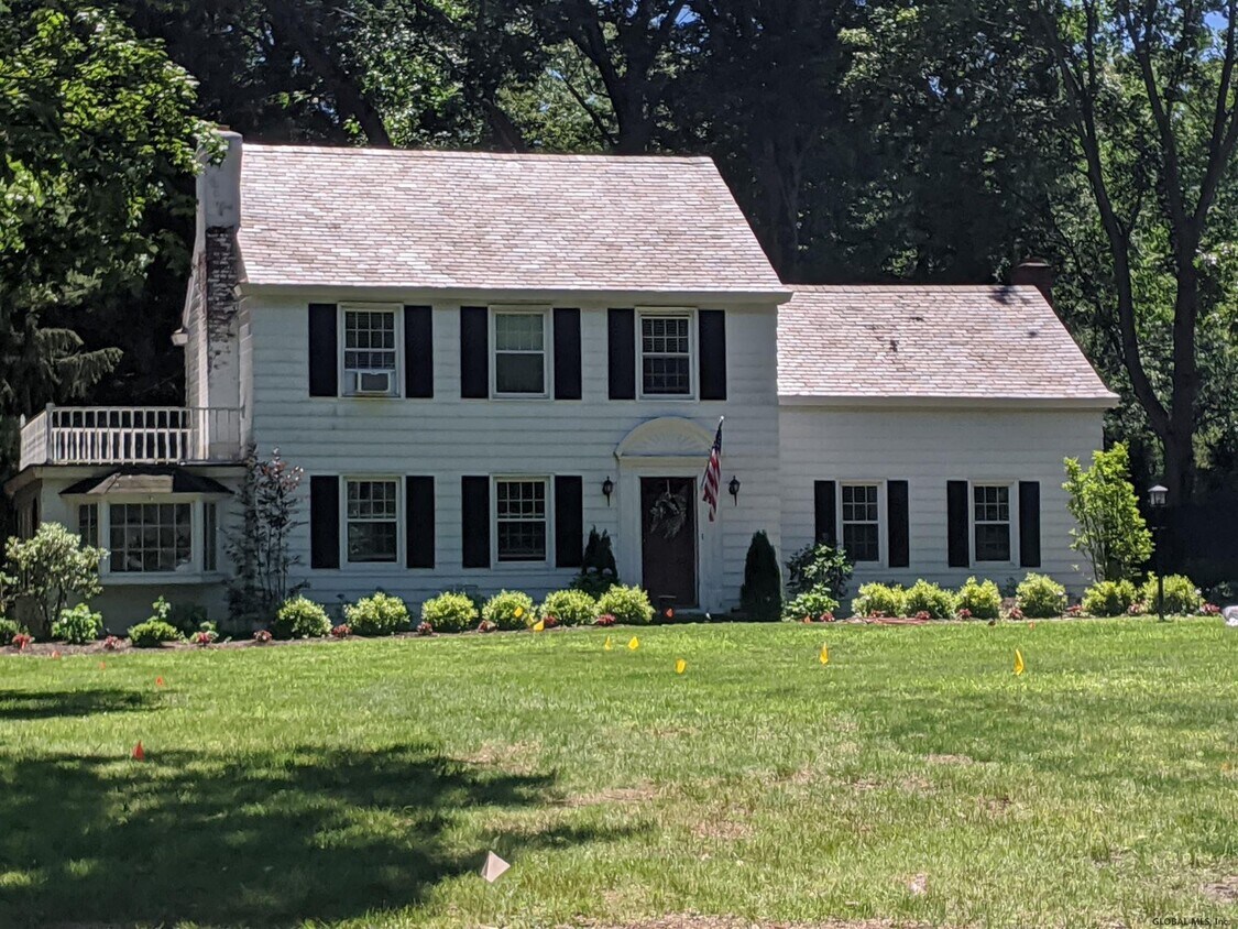 Primary Photo - 9 Colonial Green