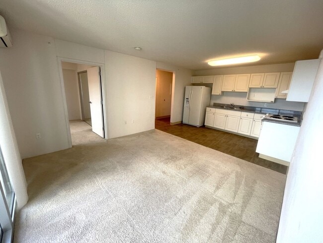 Building Photo - 1 Bed 1 Bath 1 Parking in 801 South! Water & Sewer included!