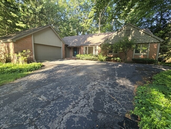 Building Photo - 1268 Oakhampton Rd