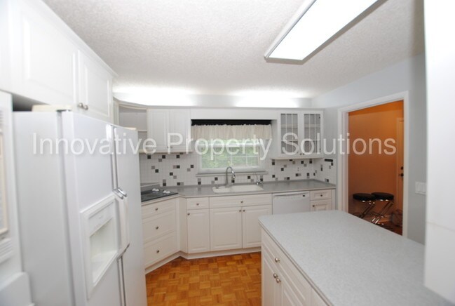 Building Photo - 335 Greencastle Dr