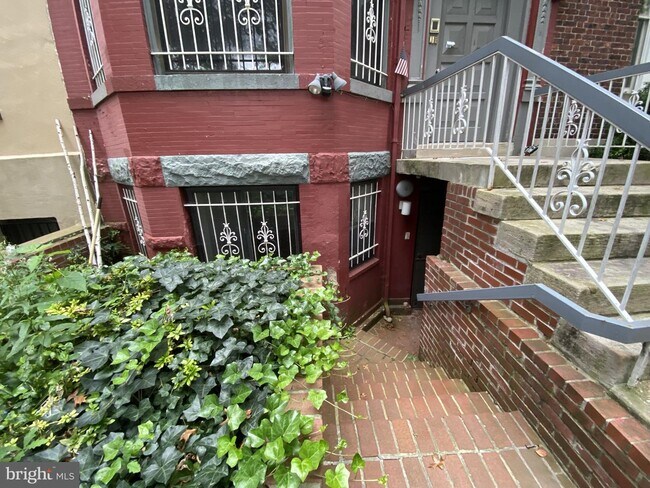 Foto del edificio - 1850 Wyoming Ave NW